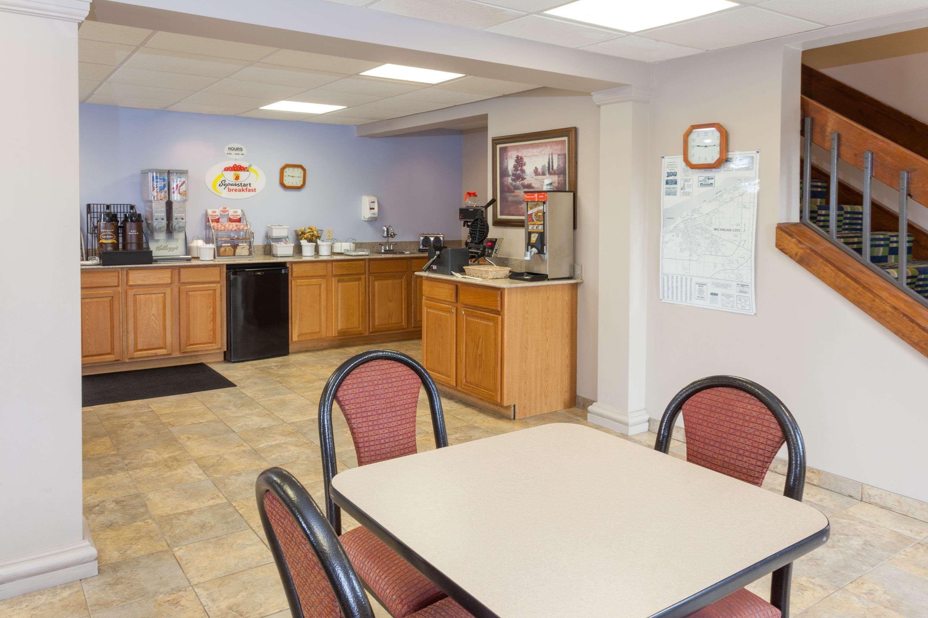 Super 8 By Wyndham Michigan City Esterno foto